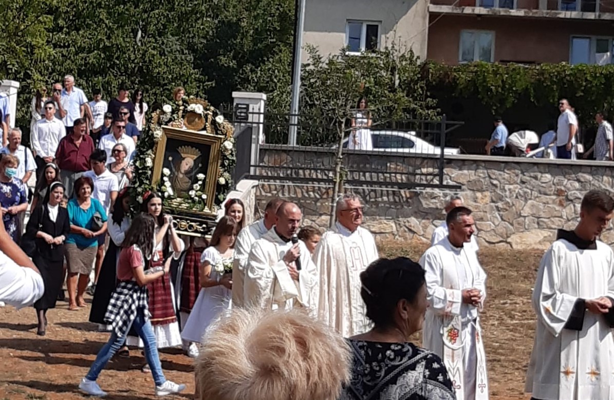 Članovi HKLD a Podružnice Imotski na tradicionalnom blagdanskom slavlju u Zelenoj katedrali 1